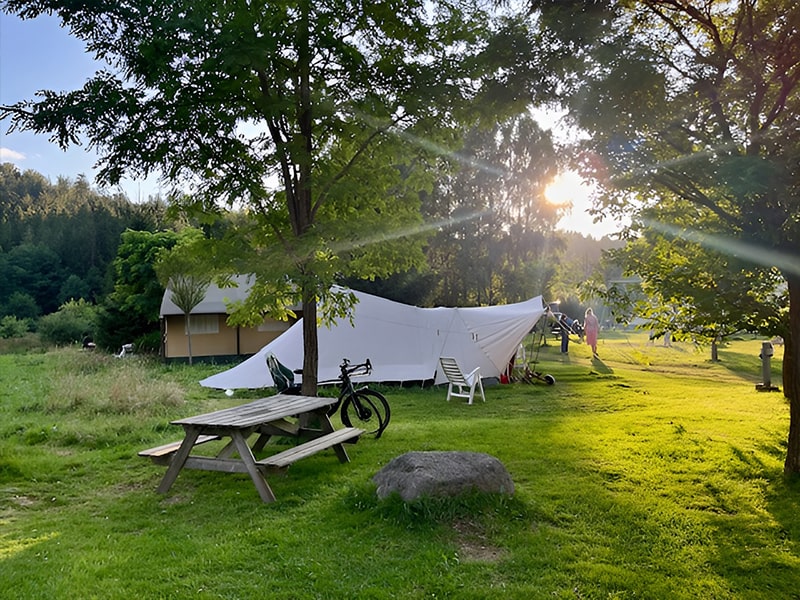 Camping Les Trexons ruime kampeerplek